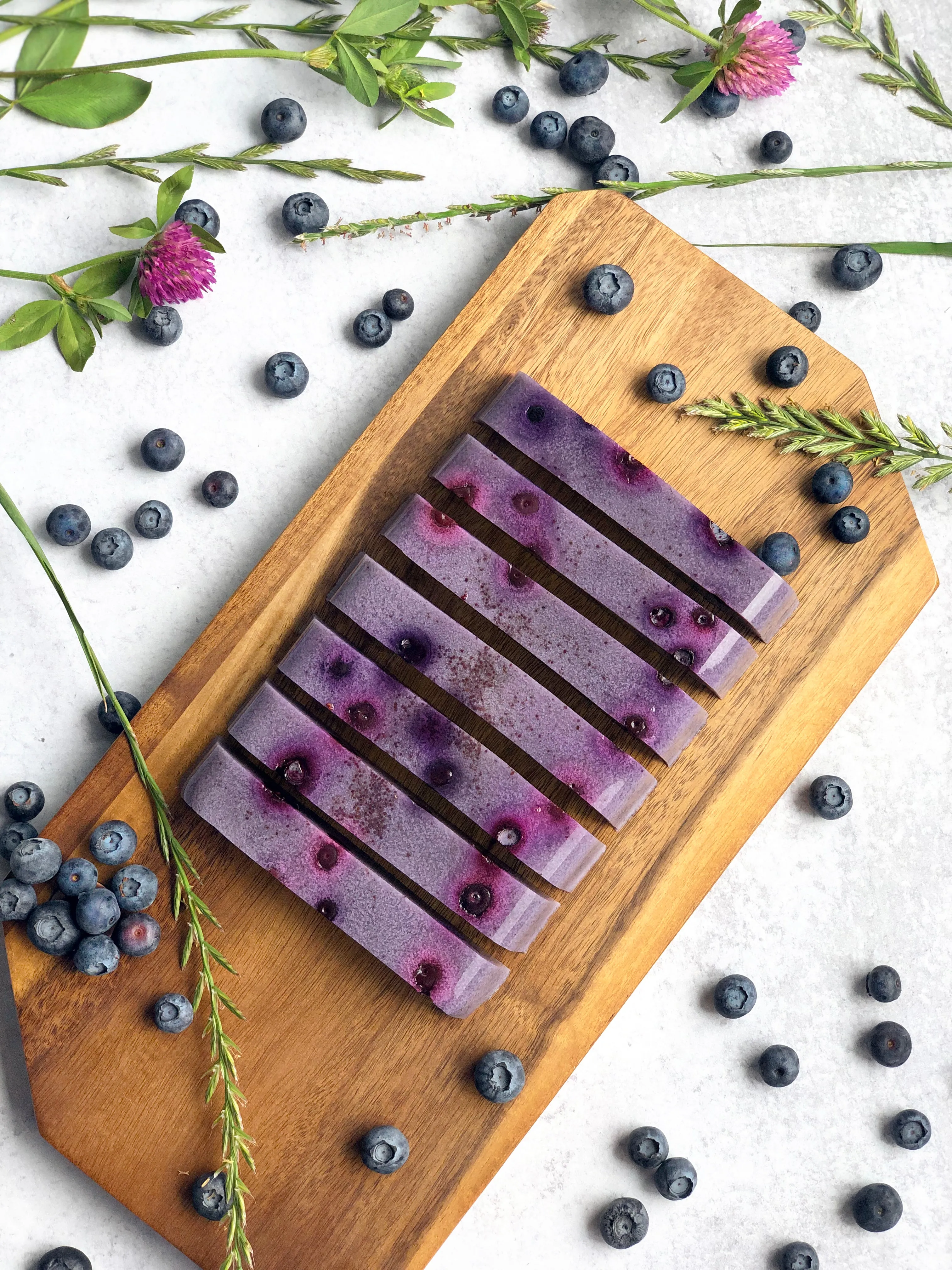 BLUEBERRY MILK CHEWS FOR DOGS
